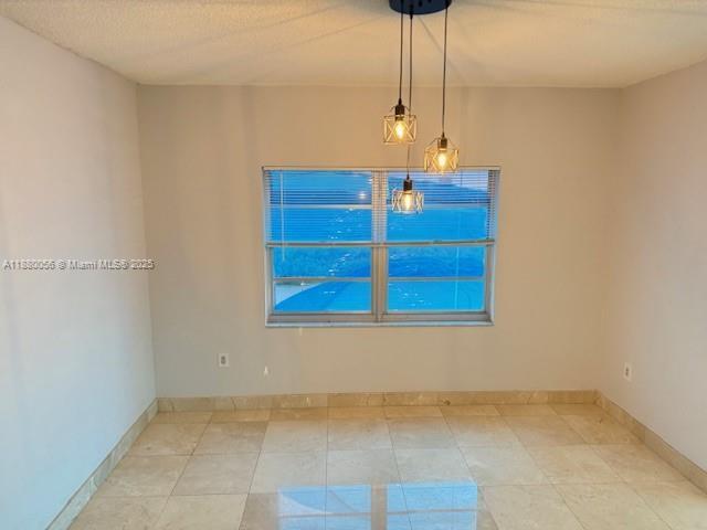 Building Photo - 500 Bayview Dr