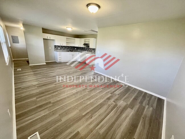 Building Photo - 136 Rogers Dr