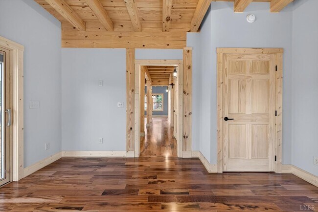 Building Photo - 308 Acres Ct