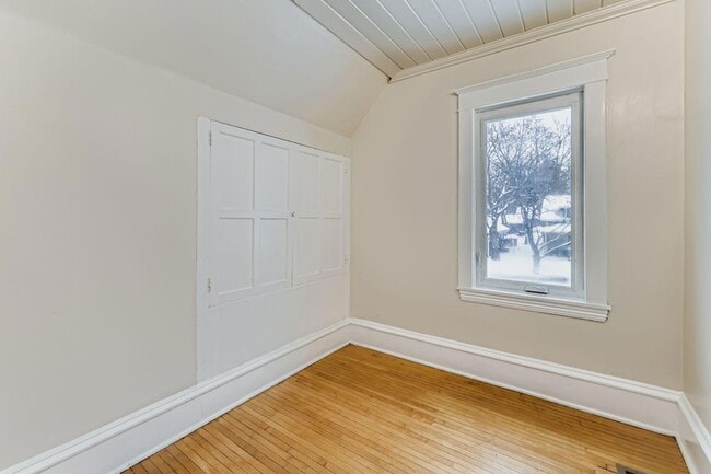 Building Photo - 3507 N Newton Ave