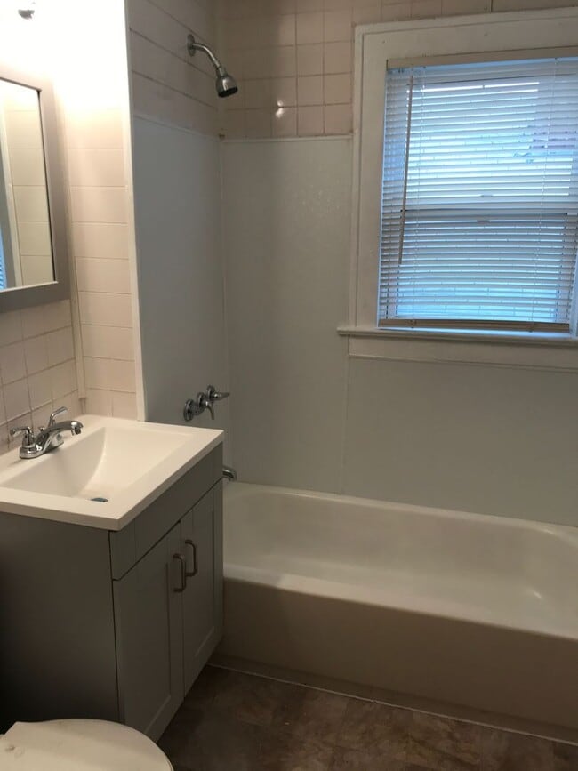 Building Photo - Newly Rehabbed 3 Bedroom