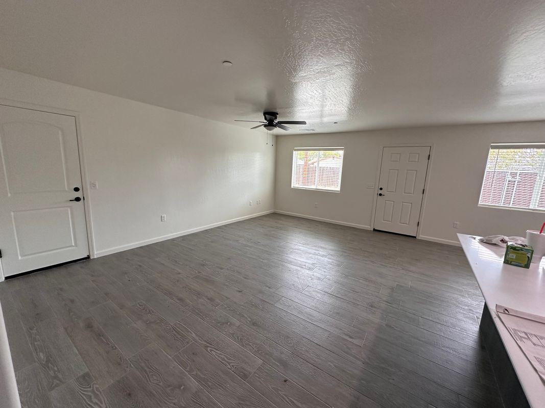 Building Photo - 650 S R St