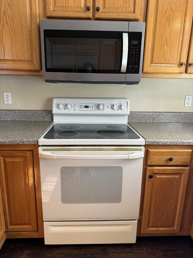 Building Photo - Charming 3-Bedroom, 2-Bathroom Home for Rent – Perfect for Comfortable Living!