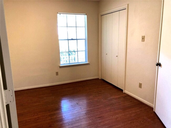 Building Photo - 15650 Pebble Lake Dr