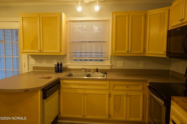 Building Photo - 2911 Cedar Creek Rd