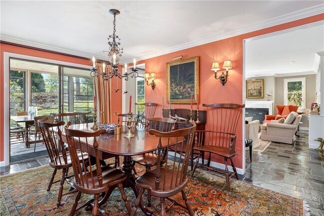 Building Photo - 140 Connection St