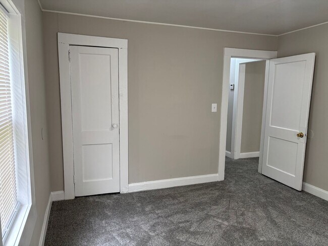 Building Photo - 2 BED, 1 BATH HOME LOCATED IN HIGH POINT