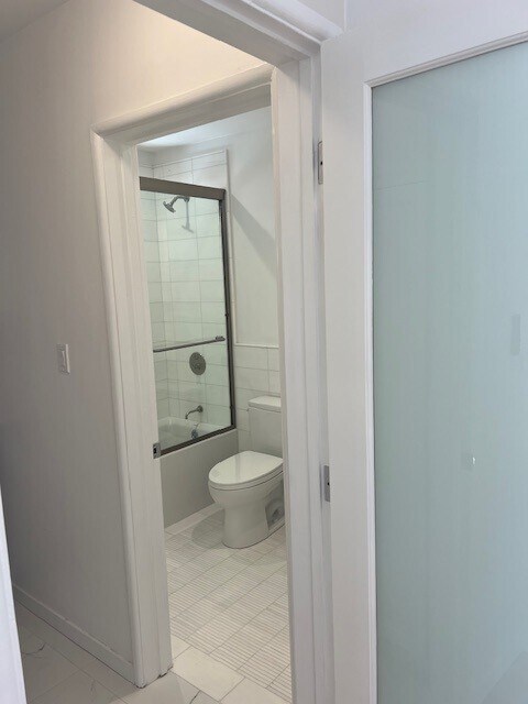 Building Photo - 1014 1/2 Hyperion Ave