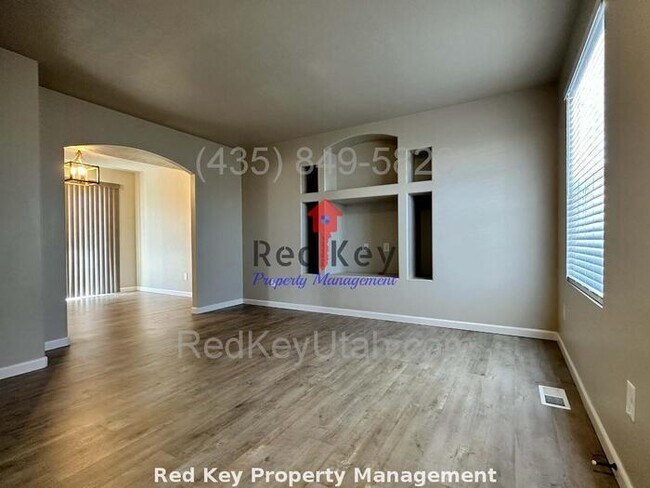 Building Photo - 700 S Single Family Home