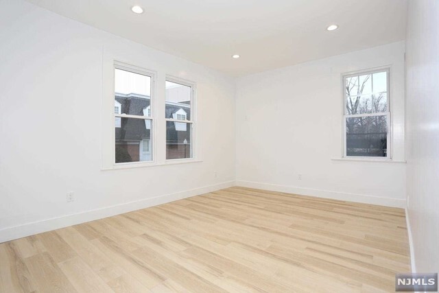 Building Photo - 305 E Ridgewood Ave #2