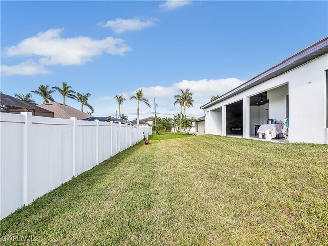 Building Photo - 2506 SW 24th Ct
