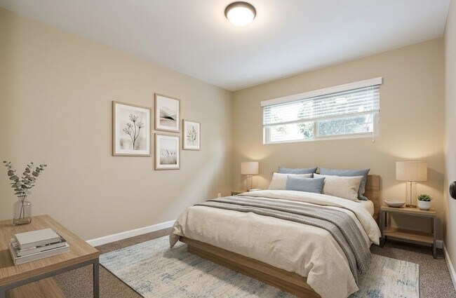 Building Photo - North Beacon Hill 1 Bedroom Apartment for Rent | Beacon Hill Light Rail Access, Balcony, Hardwood...