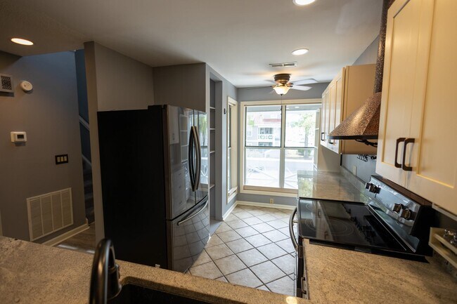 Building Photo - 1473 S Mariners Pointe