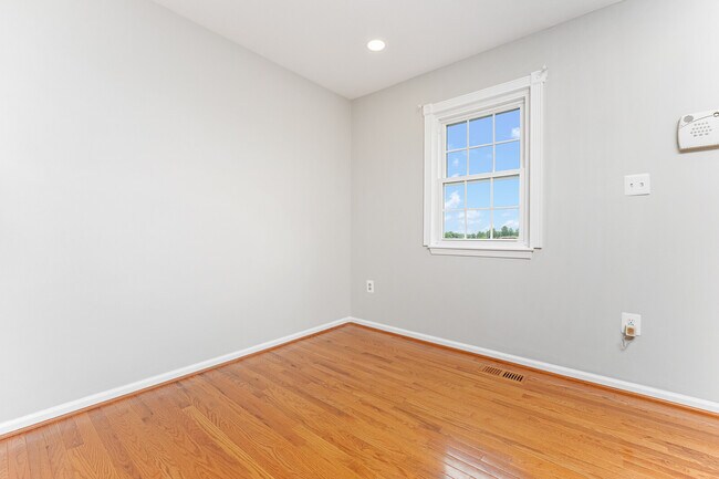 Building Photo - 44132 Mistletoe Ter