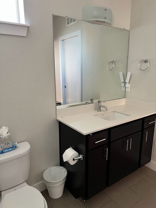 Building Photo - Charming 2BR Townhome in Denver