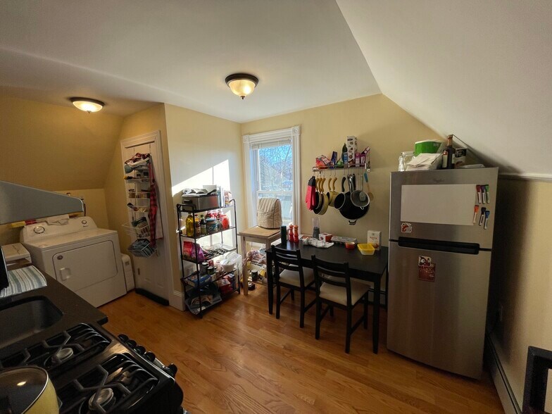 Building Photo - 5 Irving St