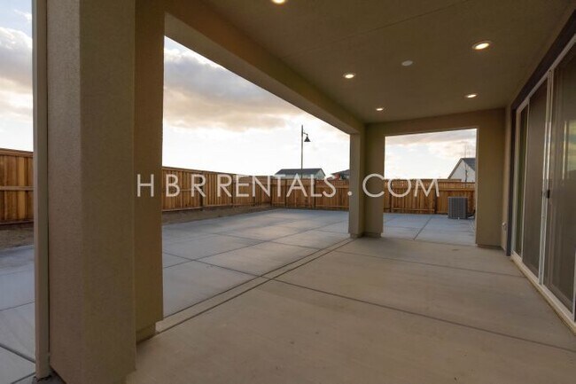 Building Photo - Spacious 4-Bedroom Haven with 4 Full Baths in Lathrop – 3,200 Sq. Ft. of Comfort and Style!
