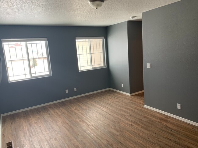 Building Photo - Beautiful 4 bedroom 2.5 Bath home in Coeur...