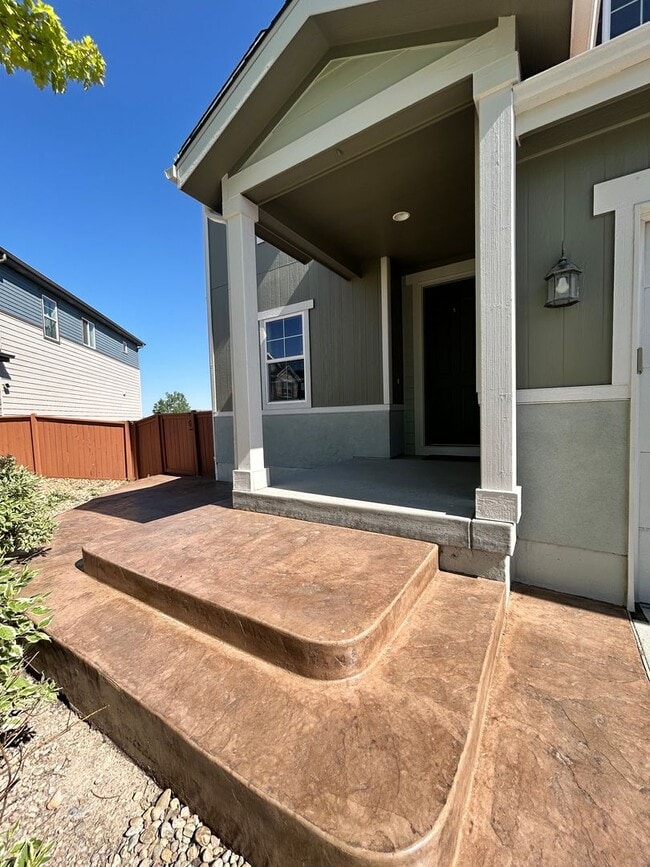 Building Photo - Spacious 5-Bedroom House with Large Fenced Yard