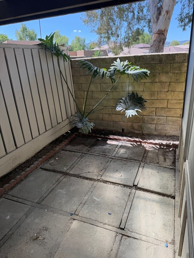 Building Photo - 2687 Phipps Ave