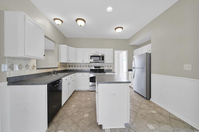 Building Photo - Lovely 4 Bed 2.5 Bath Home in Charlotte!