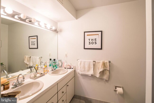 Building Photo - 1938 Pine St