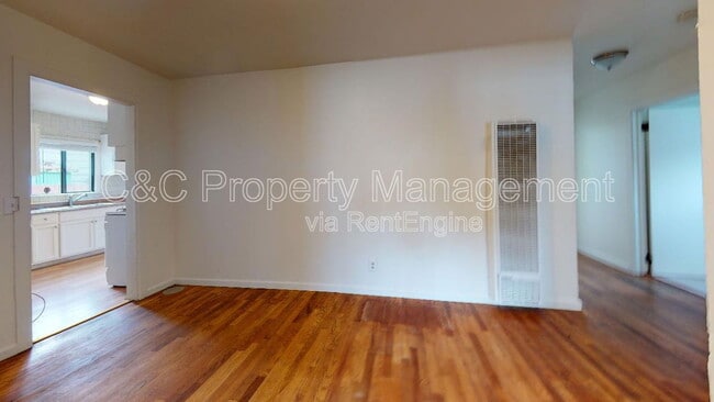 Building Photo - 429 Reindollar Ave