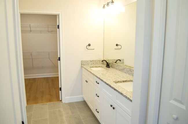 Building Photo - Savannah Station 3 Bedroom 2 Bath