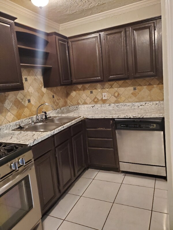 Building Photo - 1717 Magnolia Dr