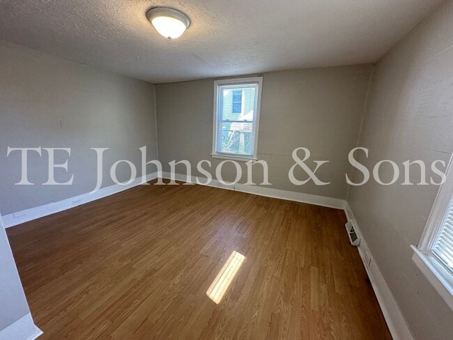 Building Photo - Charming 3-Bedroom Home with Spacious Yard in Winston-Salem!