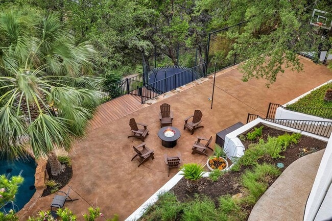 Building Photo - 1710 Mt Larson Rd