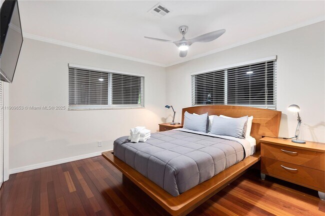 Building Photo - 418 SE 3rd Terrace