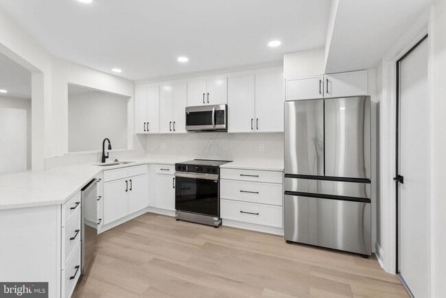 Building Photo - 911 Chanticleer