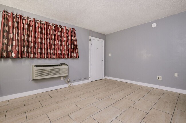 Building Photo - 620 W Amarillo Blvd