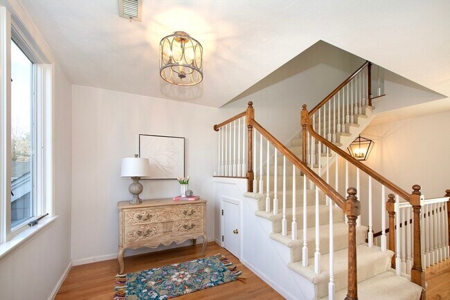 Building Photo - 40 Driftway