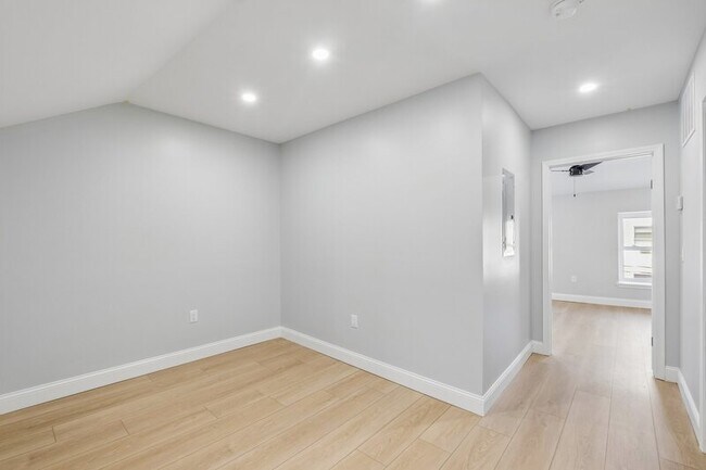 Building Photo - 617 S 8th St
