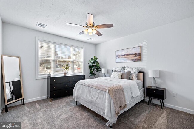 Building Photo - 3040 Larkwood Cir