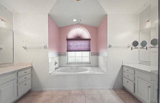 Building Photo - 25316 Crestwater Dr