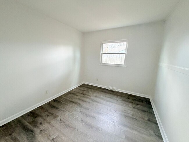 Building Photo - JUST REDUCED: Now Showing this 4 Bedroom/2 bath in New Whiteland, IN