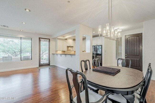 Building Photo - 13450 E Vía Linda