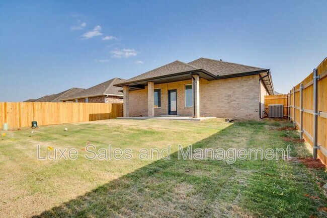 Building Photo - 8305 NW 163rd Ter