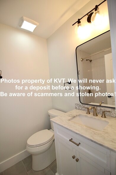 Upstairs Hall Bath - 5316 Whetsel Ave