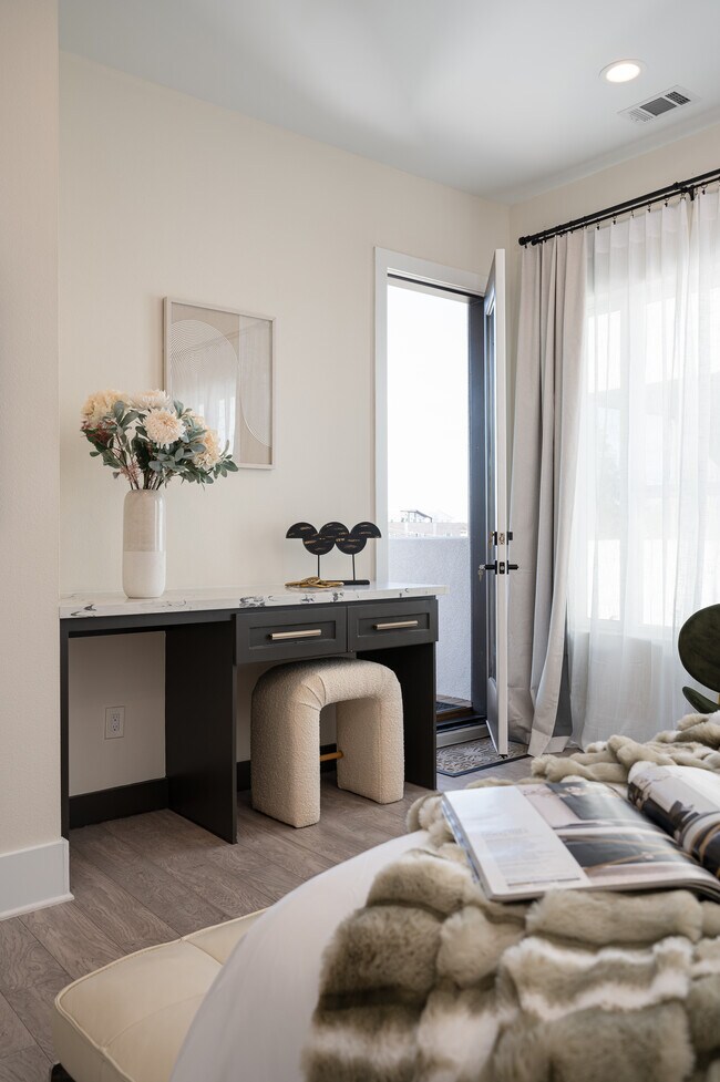 Building Photo - 913 Thompson St