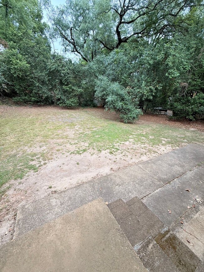 Building Photo - 1606 Airport Dr