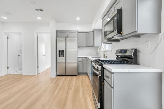 Building Photo - RECENTLY REMODELED TOWNHOME | 4 BED 4 BATH | GARAGE | PRIME PICO-ROBERTSON