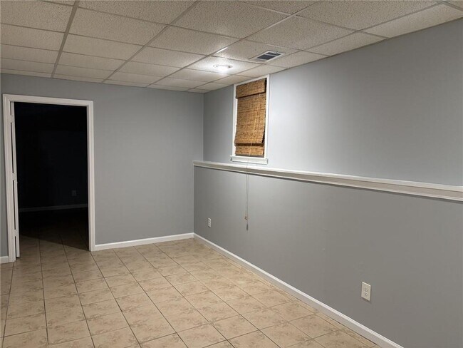 Building Photo - 5045 Bayberry Ct