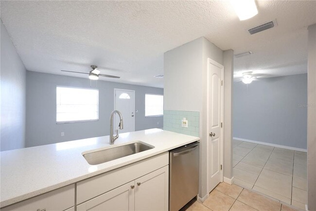 Building Photo - 2272 16th Ave SW