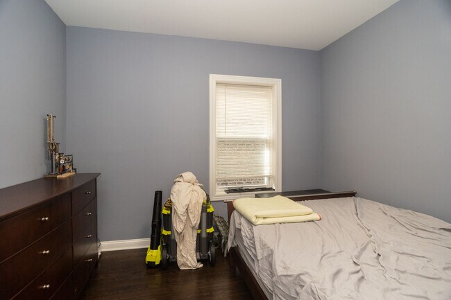 Building Photo - 2906 N Harding Ave