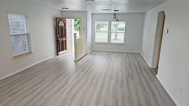 Building Photo - 2400 Byfield Dr