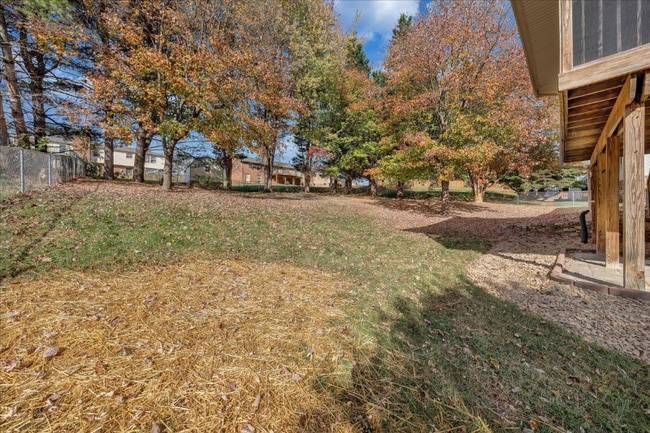 Building Photo - 5184 Orchard Hill Dr